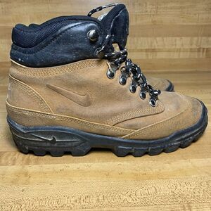 Vintage Nike air ACG Air Tumalo II Womens Hiking boots size 7